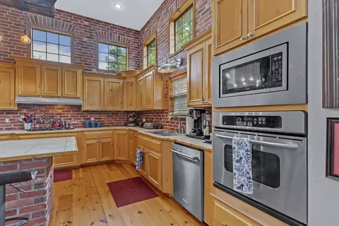 Kitchen - 900 E Welch St, Nixa, MO 65714 photo 4 of 6