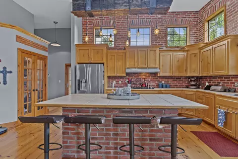 Kitchen - 900 E Welch St, Nixa, MO 65714 photo 3 of 6