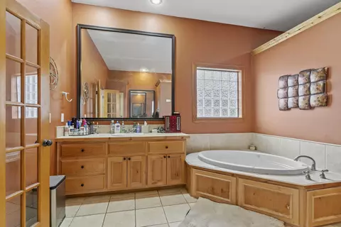 Bath - 900 E Welch St, Nixa, MO 65714 photo 3 of 6