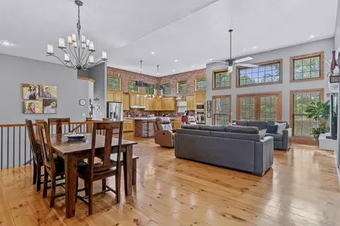 Dining - 900 E Welch St, Nixa, MO 65714 photo 1 of 2