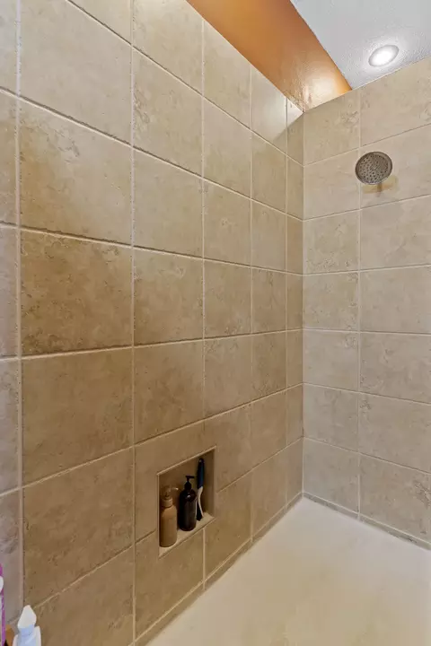 Bath - 900 E Welch St, Nixa, MO 65714 photo 4 of 6