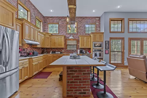 Kitchen - 900 E Welch St, Nixa, MO 65714 photo 2 of 6