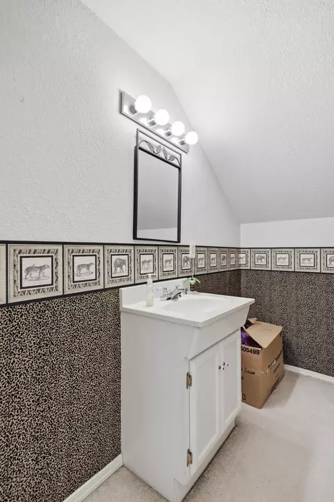 Bath - 407 Split Rail Dr, Joplin, MO 64801 photo 4 of 5