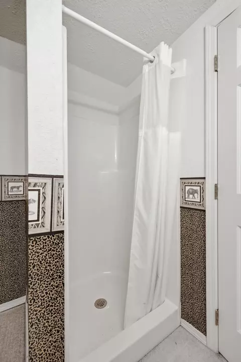 Bath - 407 Split Rail Dr, Joplin, MO 64801 photo 5 of 5