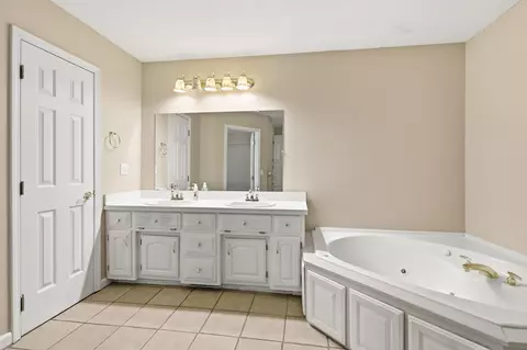 Bath - 407 Split Rail Dr, Joplin, MO 64801 photo 2 of 5