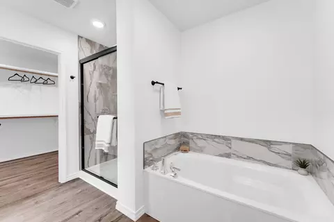 Bath - 675 W Castor Loop, Nixa, MO 65714 photo 1 of 3