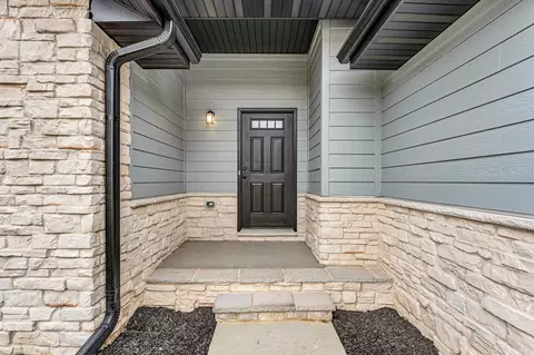 Exterior - 675 W Castor Loop, Nixa, MO 65714 photo 3 of 9