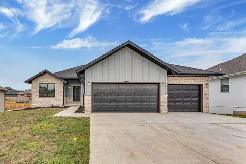 Exterior - 675 W Castor Loop, Nixa, MO 65714 photo 2 of 9