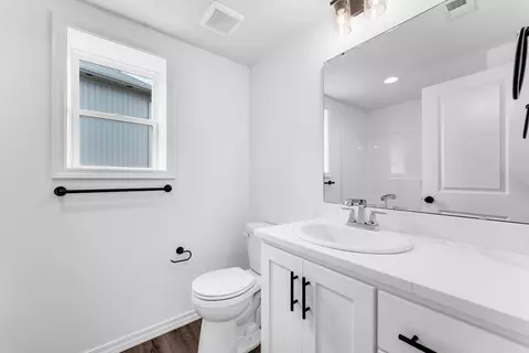 Bath - 675 W Castor Loop, Nixa, MO 65714 photo 3 of 3