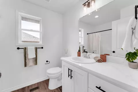 Bath - 675 W Castor Loop, Nixa, MO 65714 photo 2 of 3