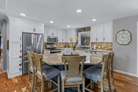 Kitchen - 4625 S Turnberry Ave, Springfield, MO 65810 photo 3 of 6