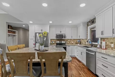 Kitchen - 4625 S Turnberry Ave, Springfield, MO 65810 photo 4 of 6