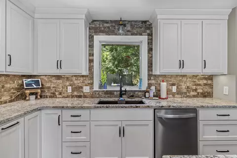 Kitchen - 4625 S Turnberry Ave, Springfield, MO 65810 photo 2 of 6