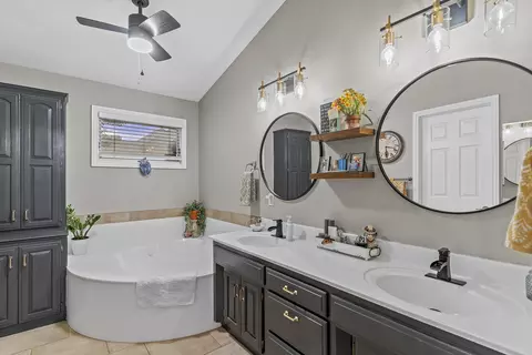 Bath - 4625 S Turnberry Ave, Springfield, MO 65810 photo 1 of 3