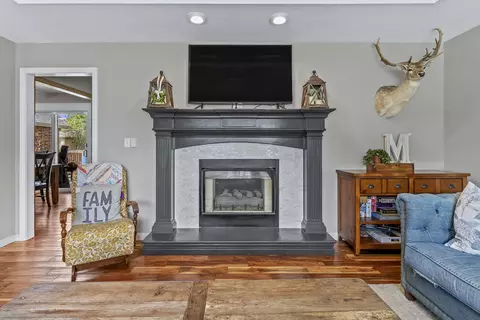 Living - 4625 S Turnberry Ave, Springfield, MO 65810 photo 3 of 5