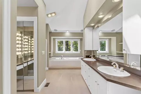Bath - 740 Russel Ridge Rd, Nixa, MO 65714 photo 1 of 5