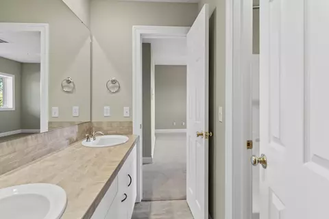Bath - 740 Russel Ridge Rd, Nixa, MO 65714 photo 3 of 5