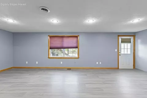 Living - 541 N Dill St, Marshfield, MO 65706 photo 1 of 1