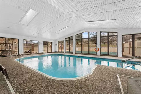Exterior - 350 S Wildwood Dr # E20, Branson, MO 65616 photo 4 of 5