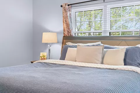 Bedroom - 350 S Wildwood Dr # E20, Branson, MO 65616 photo 2 of 5