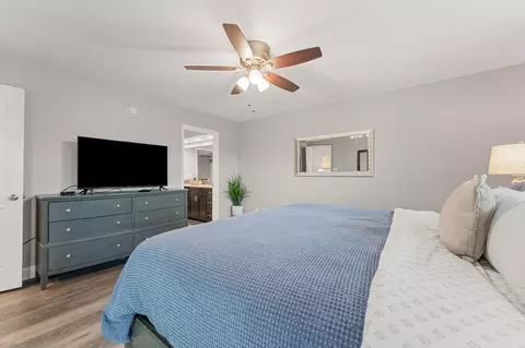 Bedroom - 350 S Wildwood Dr # E20, Branson, MO 65616 photo 3 of 5