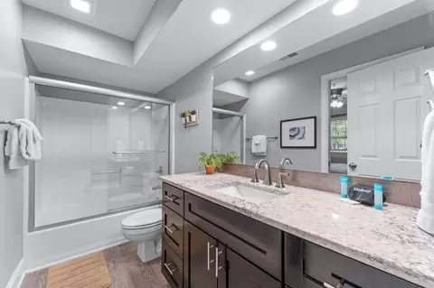 Bath - 350 S Wildwood Dr # E20, Branson, MO 65616 photo 2 of 2