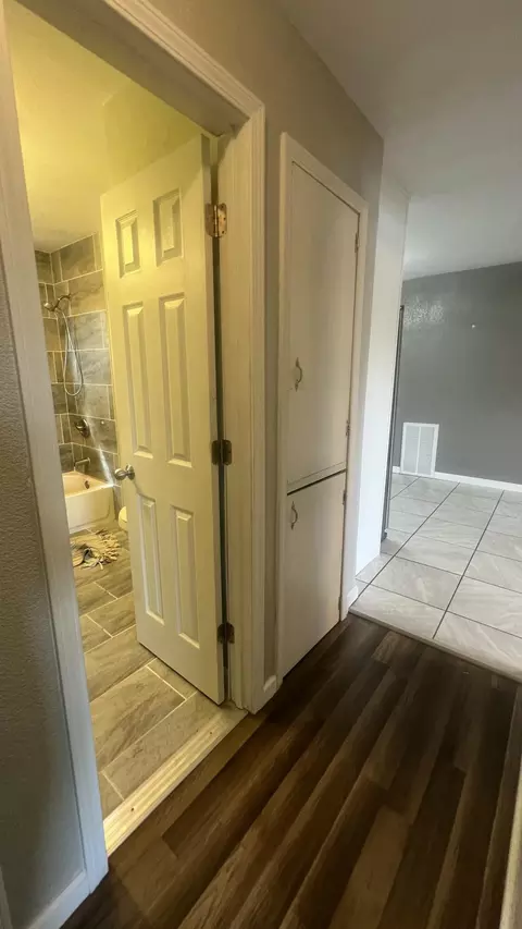 Entry Way - 905 S Griffith Ave, Aurora, MO 65605 photo 1 of 1