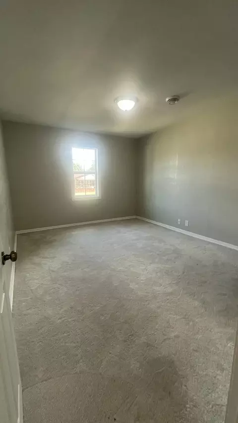 Bedroom - 905 S Griffith Ave, Aurora, MO 65605 photo 1 of 4