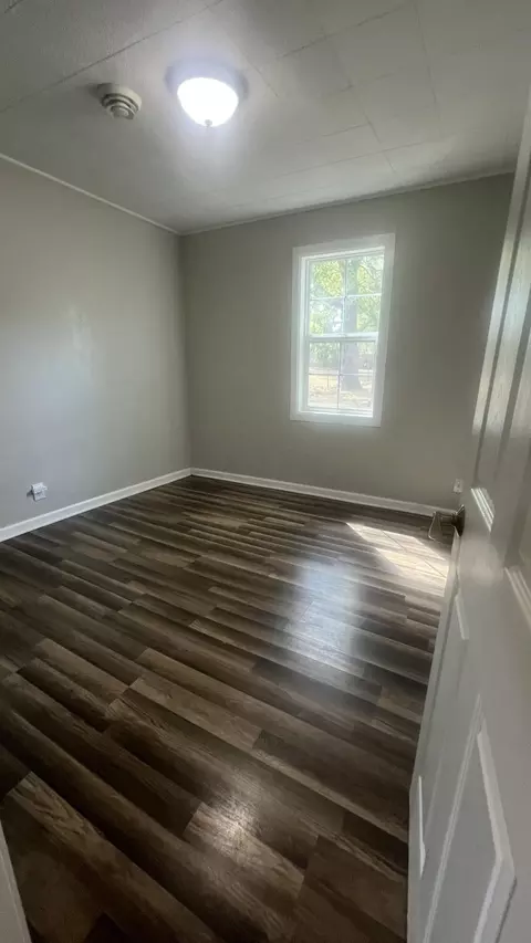Bedroom - 905 S Griffith Ave, Aurora, MO 65605 photo 3 of 4