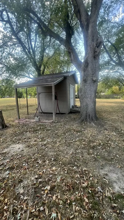 Exterior - 905 S Griffith Ave, Aurora, MO 65605 photo 6 of 6