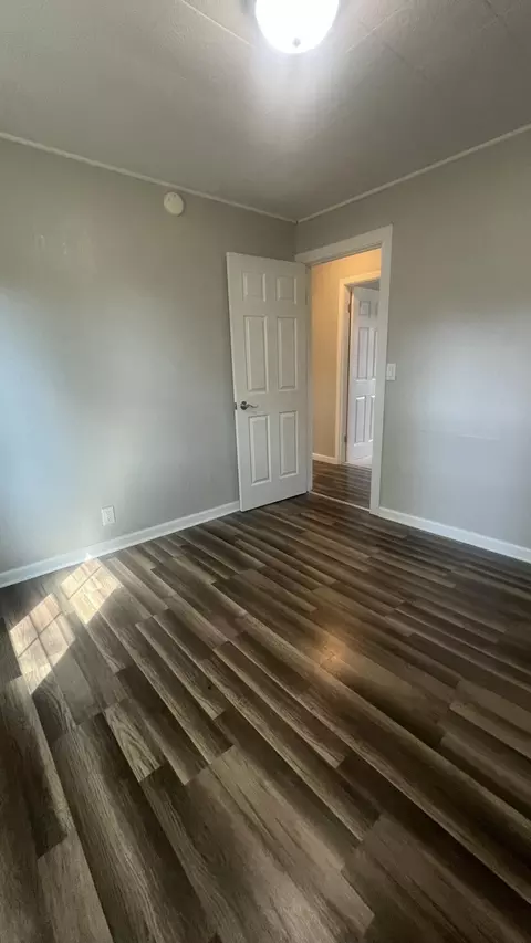 Bedroom - 905 S Griffith Ave, Aurora, MO 65605 photo 4 of 4