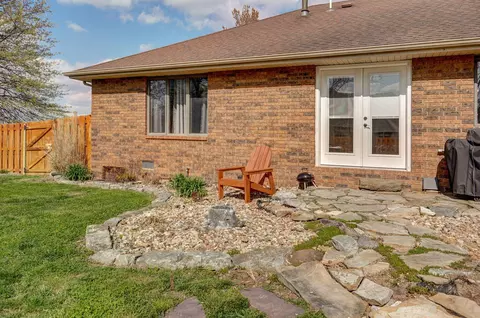 Exterior - 315 N Old Wilderness Rd, Nixa, MO 65714 photo 4 of 13