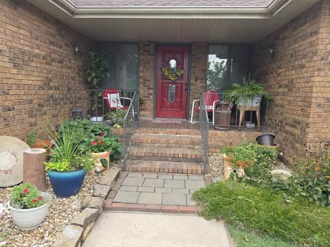 Exterior - 315 N Old Wilderness Rd, Nixa, MO 65714 photo 2 of 13