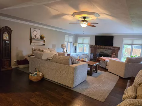 Living - 315 N Old Wilderness Rd, Nixa, MO 65714 photo 2 of 5