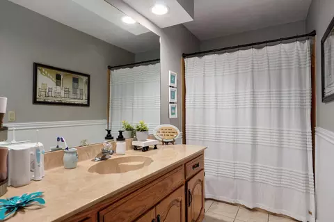 Bath - 315 N Old Wilderness Rd, Nixa, MO 65714 photo 3 of 3
