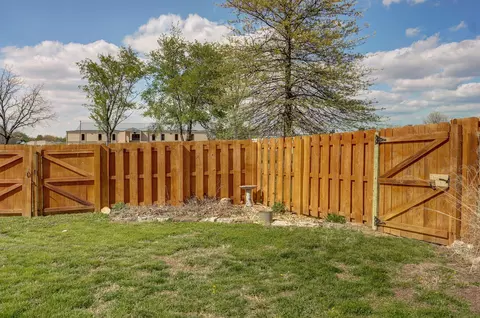 Exterior - 315 N Old Wilderness Rd, Nixa, MO 65714 photo 5 of 13