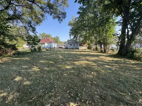 Exterior - 2106 W Webster St, Springfield, MO 65802 photo 5 of 8