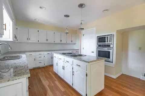 Kitchen - 759 S Augusta Dr, Springfield, MO 65809 photo 1 of 5