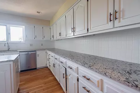 Kitchen - 759 S Augusta Dr, Springfield, MO 65809 photo 5 of 5