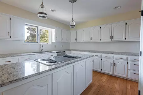 Kitchen - 759 S Augusta Dr, Springfield, MO 65809 photo 3 of 5