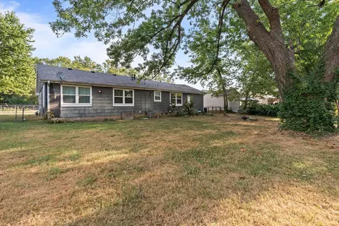Exterior - 630 W Broadmoor St, Springfield, MO 65807 photo 3 of 3