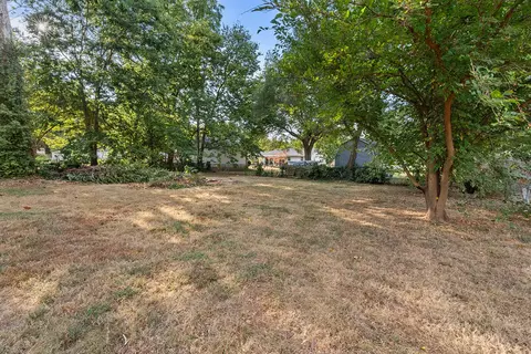 Exterior - 630 W Broadmoor St, Springfield, MO 65807 photo 2 of 3