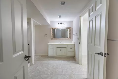 Bath - 761 S Augusta Dr, Springfield, MO 65809 photo 6 of 8