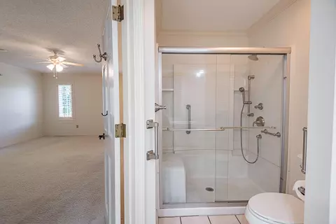 Bath - 761 S Augusta Dr, Springfield, MO 65809 photo 3 of 8
