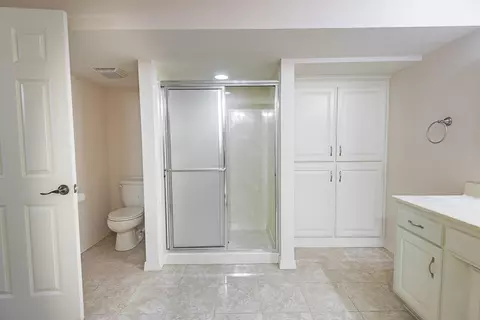 Bath - 761 S Augusta Dr, Springfield, MO 65809 photo 8 of 8