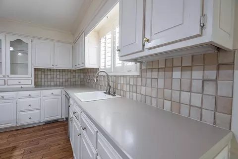 Kitchen - 761 S Augusta Dr, Springfield, MO 65809 photo 3 of 6