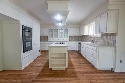 Kitchen - 761 S Augusta Dr, Springfield, MO 65809 photo 1 of 6