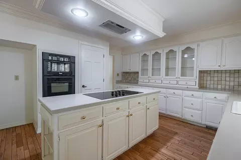 Kitchen - 761 S Augusta Dr, Springfield, MO 65809 photo 2 of 6