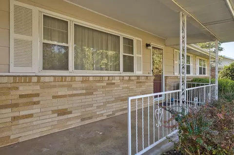 Exterior - 442 S York Ave, Springfield, MO 65802 photo 3 of 8