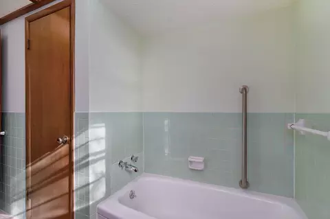 Bath - 442 S York Ave, Springfield, MO 65802 photo 4 of 4